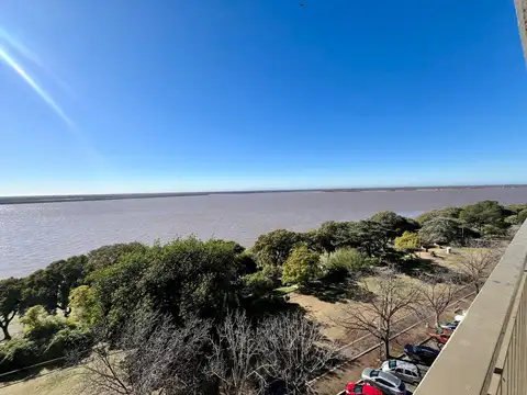 VENTA - Departamento de 5 dormitorios con vista franca al rio. Martin , Rosario.