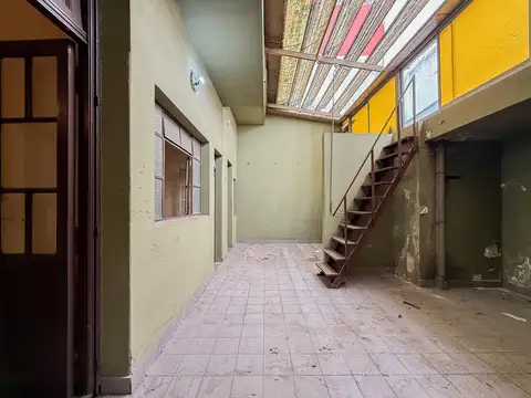 Venta PH 4 ambientes a reciclar con patio y terraza Chacarita