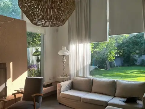 Casa Moderna y Amoblada con Pileta en Entorno Natural