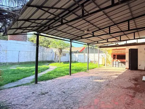 Casa en Venta con 3 cocheras
