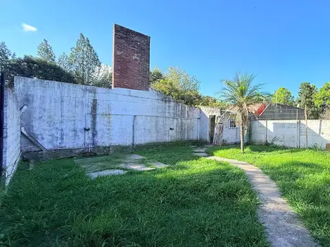 Venta Casa Dos Dormitorios Cochera Triple Quincho Jardin. Villa Amelia