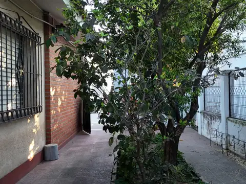 CASA TRES AMBIENTES BARRIO CENTRO EN GRAL.GUEMES