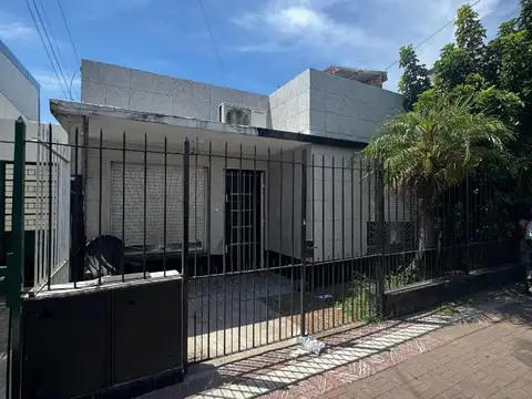Alquiler Uso Profesional Casa de 3 Amb con Patio en Banfield