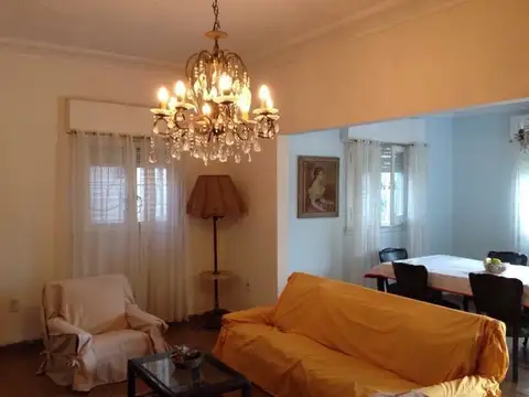 Casa quinta amoblada, con 30 mts de frente por 50 mts de fondo, parque, piscina y quincho