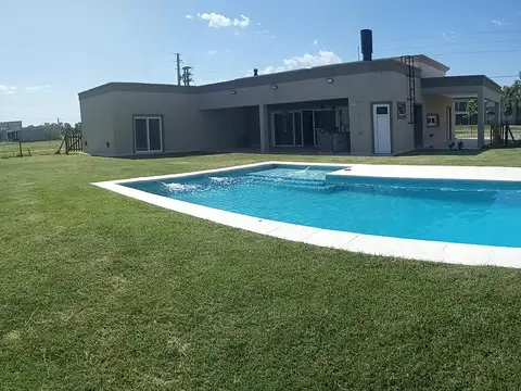 Casa 4 ambientes en F