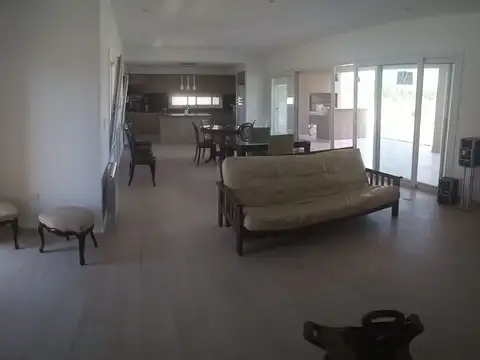 Casa 4 ambientes en F