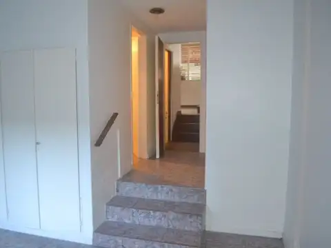 Casa 6 ambientes con 2 baños