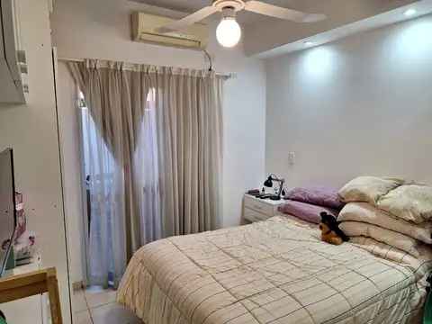 Venta- Excelente Dto. 2 ambientes con patio y espacio guarda coche descubierto - Bella Vista