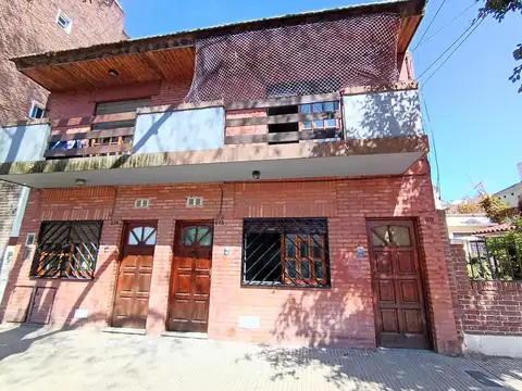 Tipo casa de 2 Amb. al Frente c/Balcon.