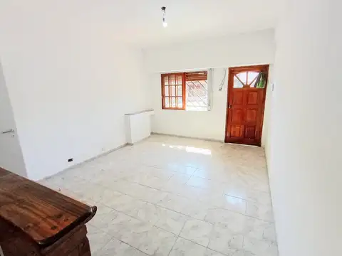 Depto Tipo Casa en Alquiler en Villa Luro, $ 800.000
