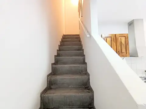 Tipo casa de 2 Amb. al Frente c/Balcon.