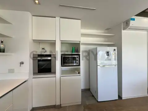 Casa en Venta con 4 cocheras