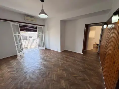 ALQUILER - DEPARTAMENTO - TRES AMBIENTES - BALCÓN - AIRE ACONDICIONADO - LAVADERO - MATADEROS