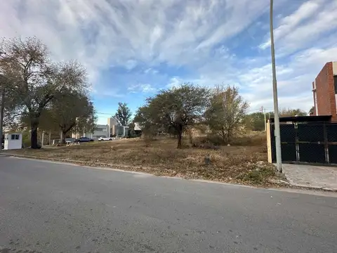 VENTA LOTE ESQUINA LOS CAROLINO APTO DUPLEX PLANO