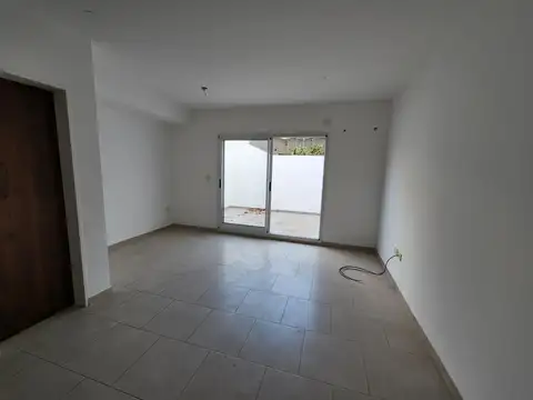 Venta Departamento 2 dormitorios Pasillo Apto Credito Patio Exclusivo Dos baños Arroyito Rosario