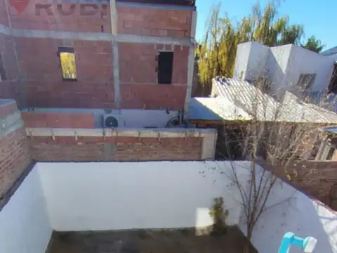 Depto Tipo Casa en Venta con 1 cocheras