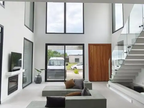 Casa 4 ambientes con 3 baños