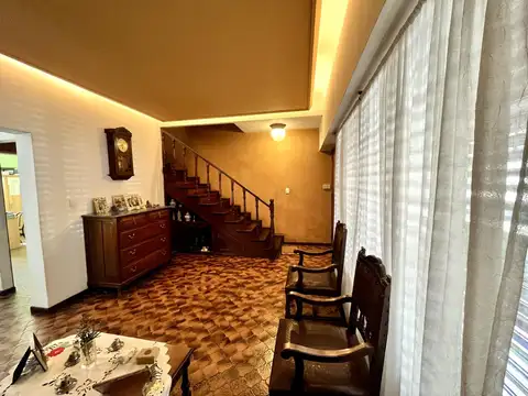 Casa 5 ambientes con 2 baños