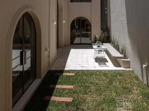 Casa 7 ambientes con 4 baños