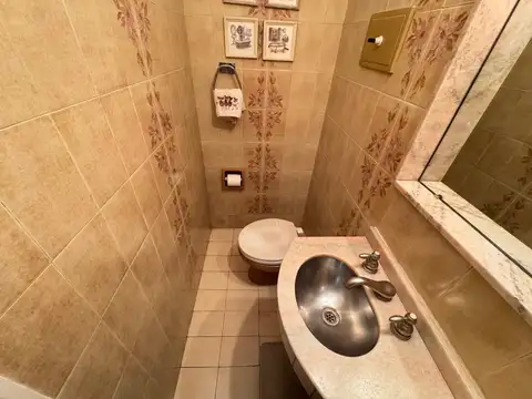 Departamento de cuatro ambientes con dependencia de servicio