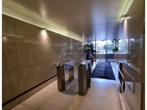 Oficina en Alquiler con 4 cocheras