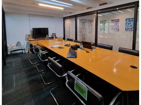 Excelente oficina corporativa con espectacular vista a la Av