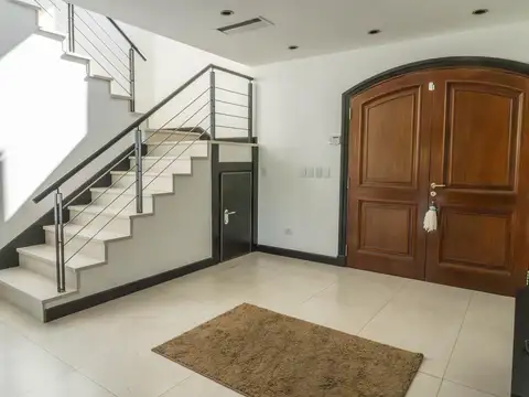 Casa en Venta con 8 cocheras