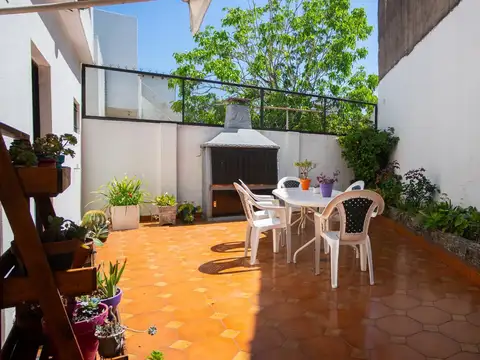 Bayle al 900, Villa Sarmiento
