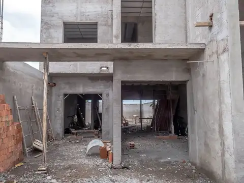 Casa 6 ambientes con 3 baños