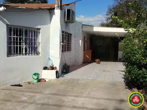 Venta - Casa en esquina - Entrada de auto - 3 Dormitorios y 2 Baños - Oportunidad !!!