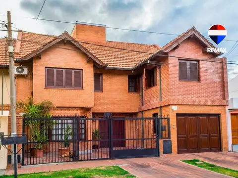 Casa con pileta y 3 dorm en venta tres cerritos