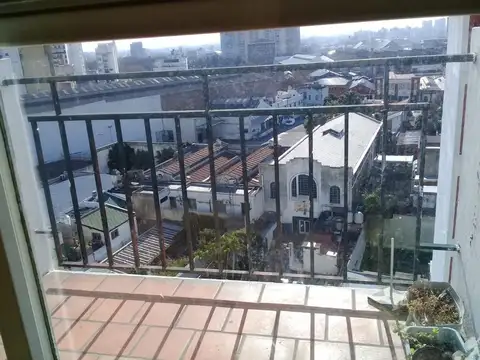 Dto. 2 amb. Balcón Frente Avellaneda Cent