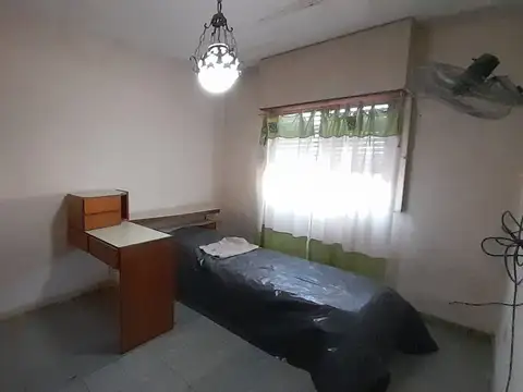 VENTA CASA 3 DORMITORIOS, JARDIN. A RECICLAR. SLZO