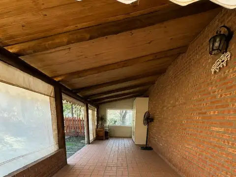 Casa 7 ambientes con 2 baños