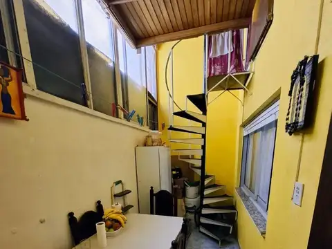 Departamento tipo casa de 3 ambientes con terraza exclusiva