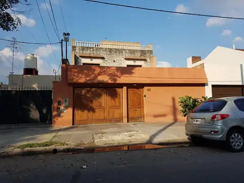 Excelente casa 5 amb. - VENTA