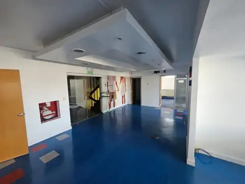 Oficina en Alquiler con 1 cochera