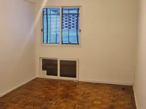 depto de 2 amb, luminoso, cocina , baño y lavadero. en buen estado