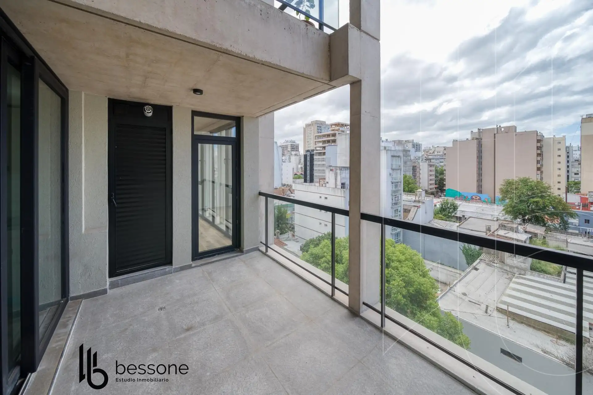 Depto 2 amb, 60m² con cochera y quincho en terraza — Zona Guemes