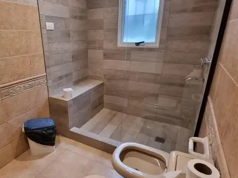 Casa 6 ambientes con 5 baños