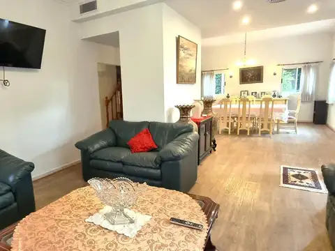 Casa 6 ambientes con 5 baños