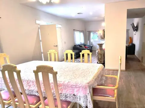 Casa en Venta con 6 cocheras