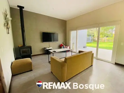Casa en Venta con 1 cochera