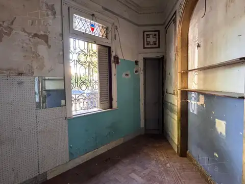 Oficina 9 ambientes con 2 baños