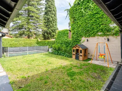 Casa en Venta con 2 cocheras