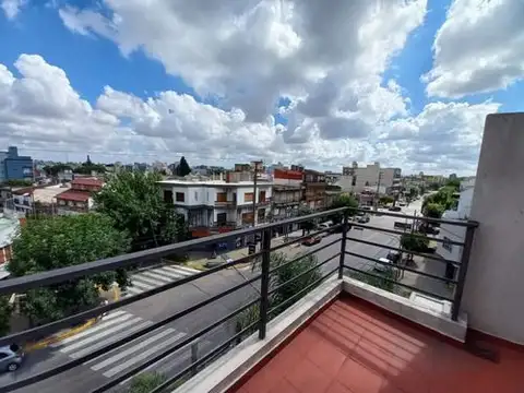 Av. General Enrique Mosconi 1600, Piso 1