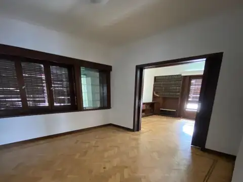 Casa 14 ambientes con 4 baños