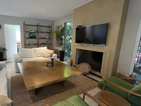 Casa en La Damasia, 3 dorm, 2 playroom, pileta