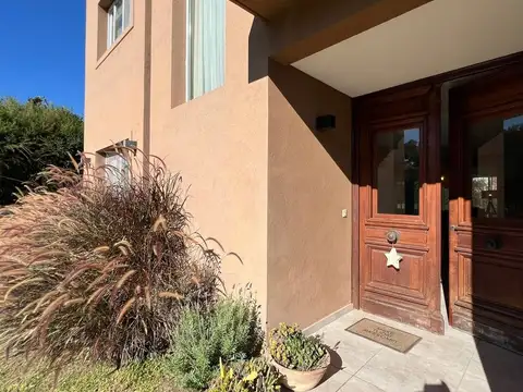 Casa en La Damasia, 3 dorm, 2 playroom, pileta