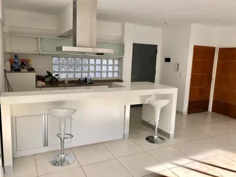 Simbrón 3000, Piso 2°